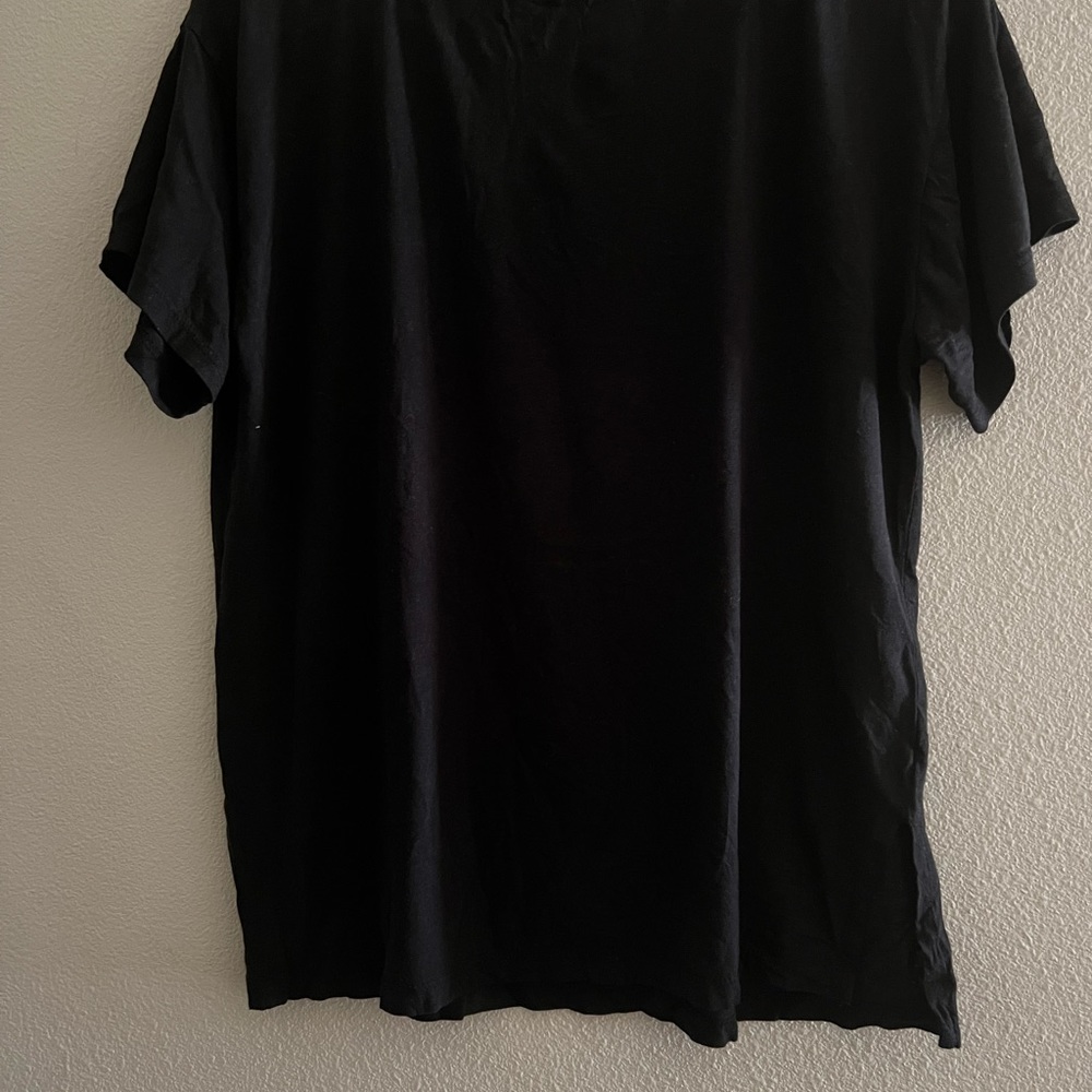 Black relaxed fit, pocket tee